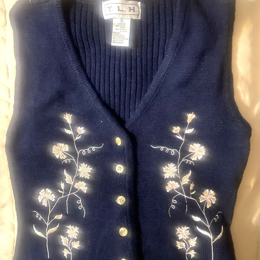 Elegant Navy Floral Embroidered Cardigan Vest